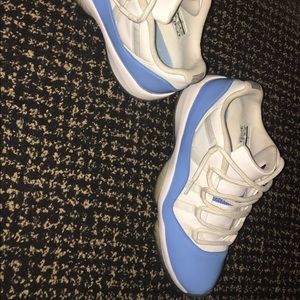Jordan 11’s retro low university blue